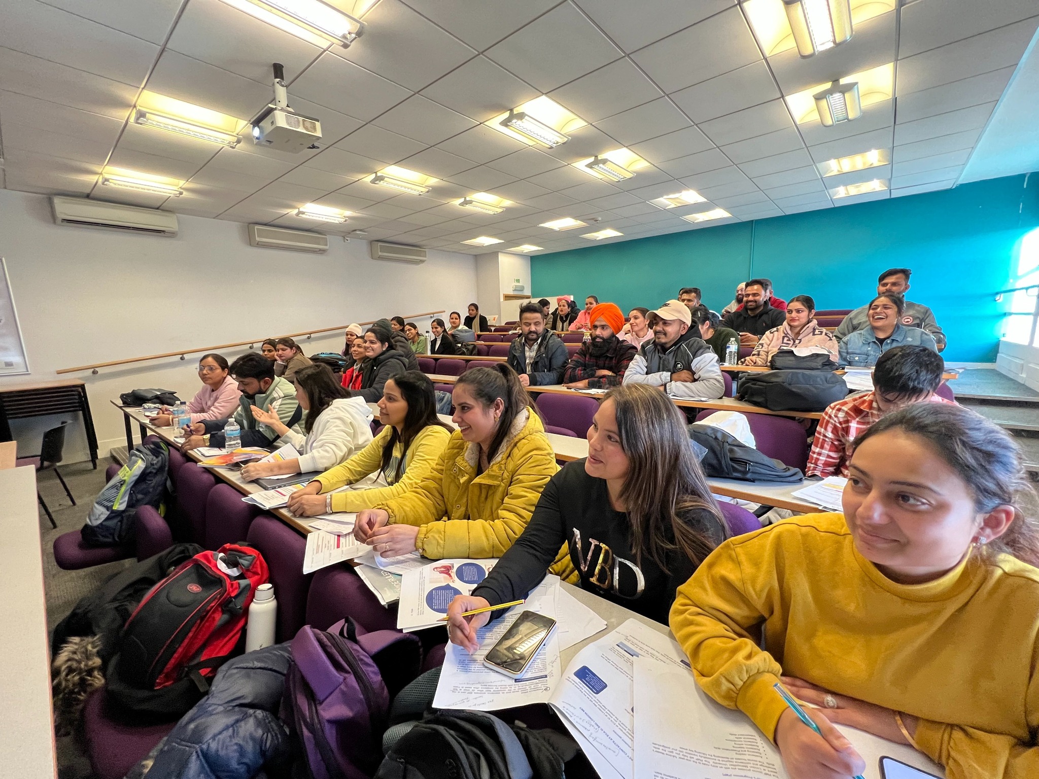 Hình ảnh các sinh viên đa quốc gia tại Education Centre of Australia (ECA)