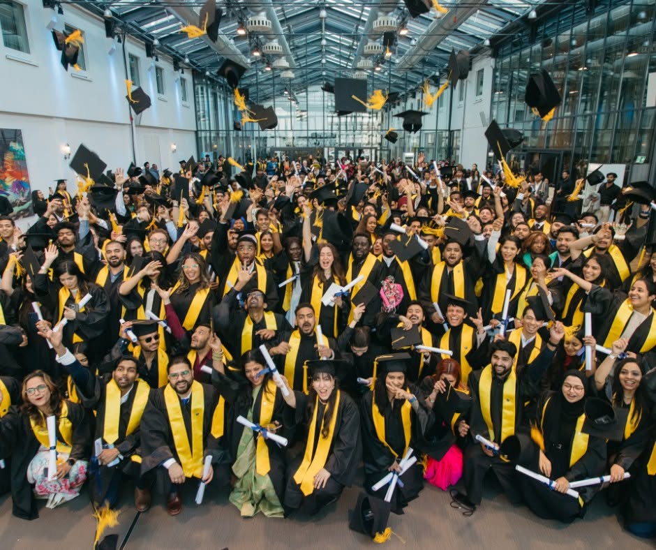 Sinh viên tốt nghiệp tại Berlin School of Business and Innovation (BSBI)