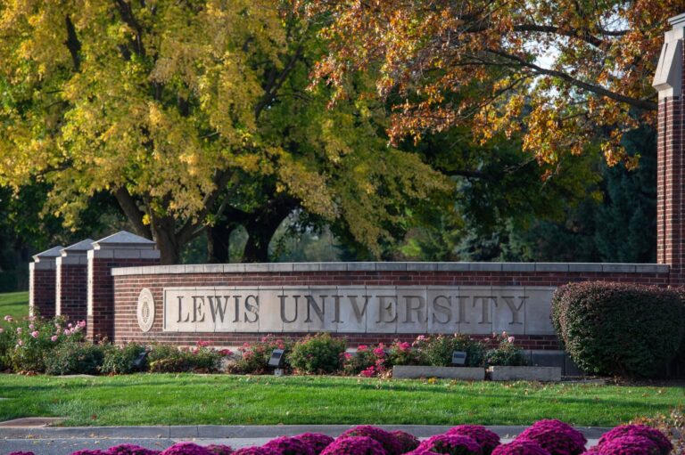 🇺🇸 LEWIS UNIVERSITY: KHÁM PHÁ ĐIỂM ĐẾN DU HỌC TẠI ILLINOIS, MỸ! 