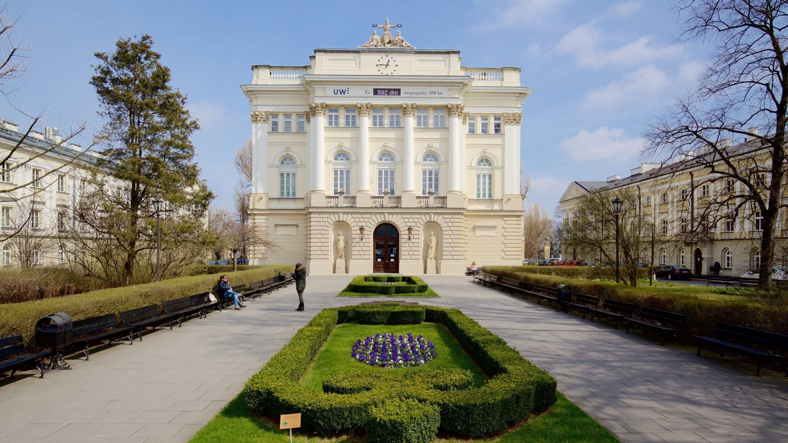 DU HỌC BA LAN TẠI UNIVERSITY OF WARSAW: HỌC PHÍ TỪ 2.000 EUR/NĂM, 42 CHƯƠNG TRÌNH TIẾNG ANH